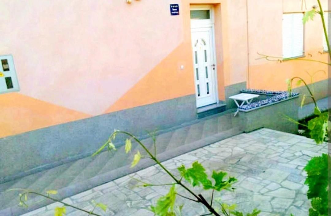 Apartment Ory Near The City Center With Free Parking Pula Exterior photo